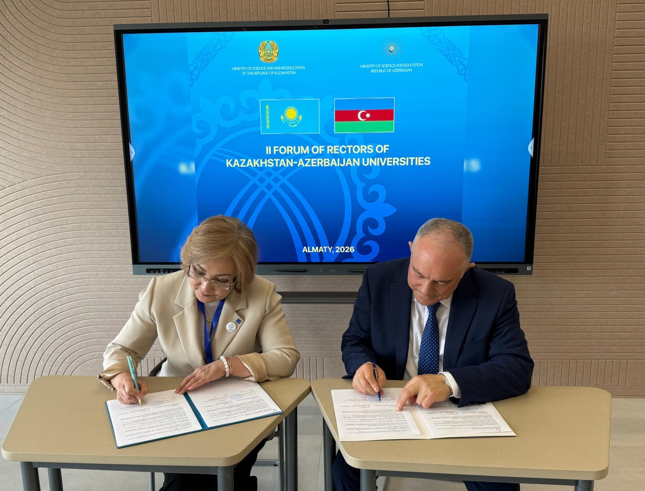 AzTU ilə Qazaxıstanın ali təhsil müəssisələri arasında memorandum imzalandı - FOTOLAR